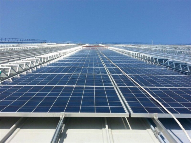 Stehfalz-Solardachmontage-Solardachregalsystem