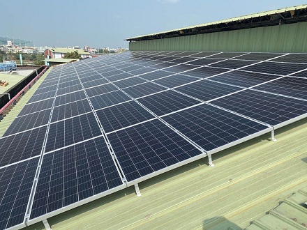 kingfeels installiert eine Solaranlage in einer Produktionsanlage in Thailand.
